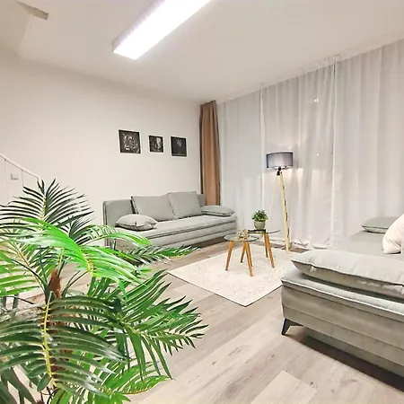 Design Fuer Bis Zu 4 Im 2 Og, Modern, Dachterrasse, Grill, Ruhige Lage, Plus, Wii, Lan Und Wlan Nürnberg