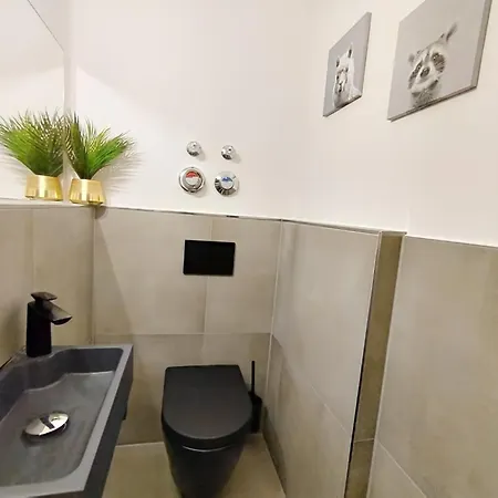 Design Fuer Bis Zu 4 Im 2 Og, Modern, Dachterrasse, Grill, Ruhige Lage, Smart Tv, Wii, Lan Und Wlan アパート ニュルンベルク
